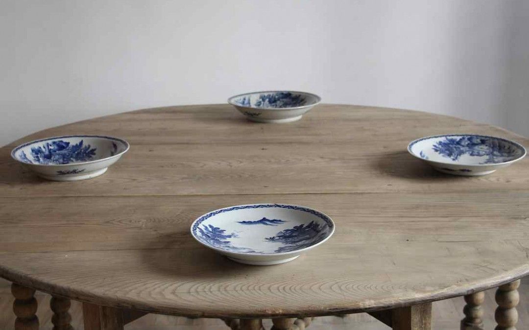 VENDIDO Mesa de comedor en roble macizo