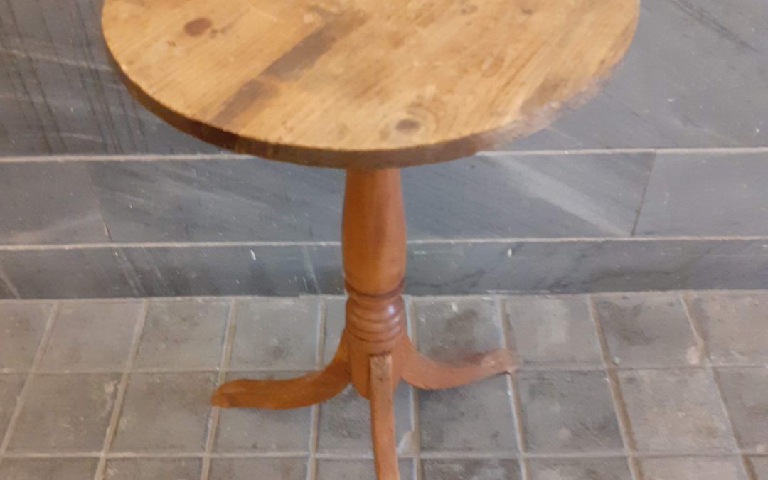 VENDIDO Pequeño velador
