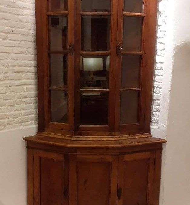 VENDIDO Vitrina rinconera